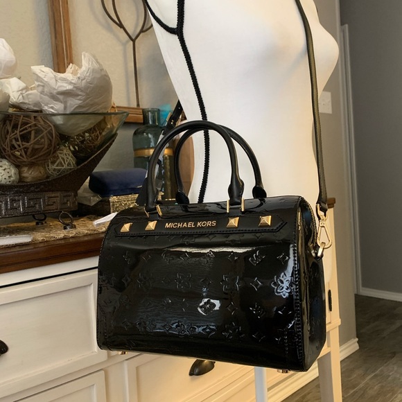 Sale‼️ Beautiful MK 🖤 karla  duffle bag🖤 - Picture 2 of 8